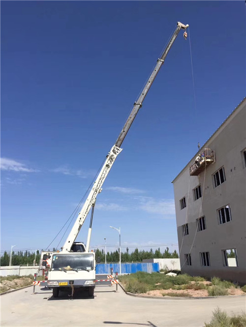 陕州区“轻装强干”—— 吊车的 “轻量化臂架” 技术
